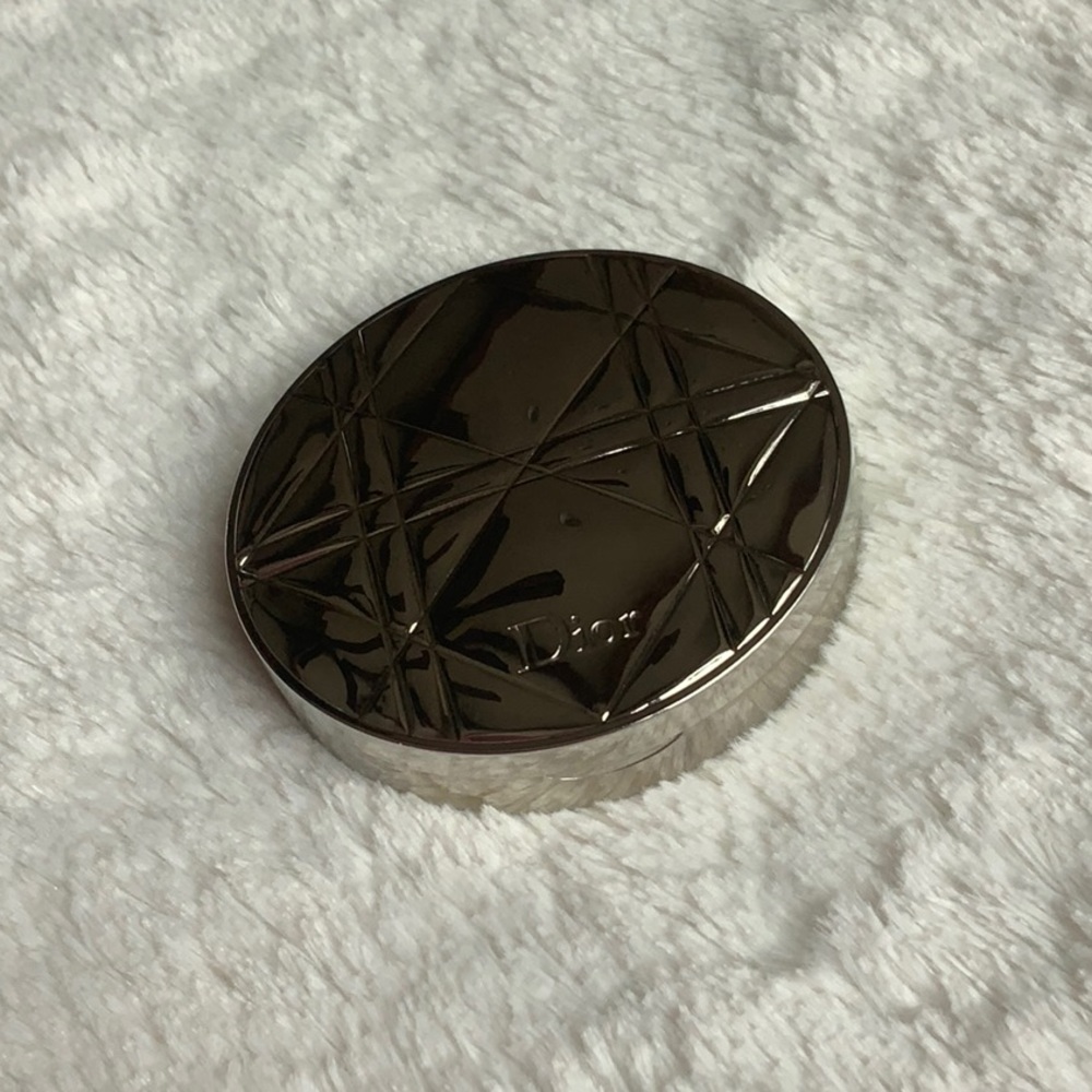 Dior skin nude air illuminator
